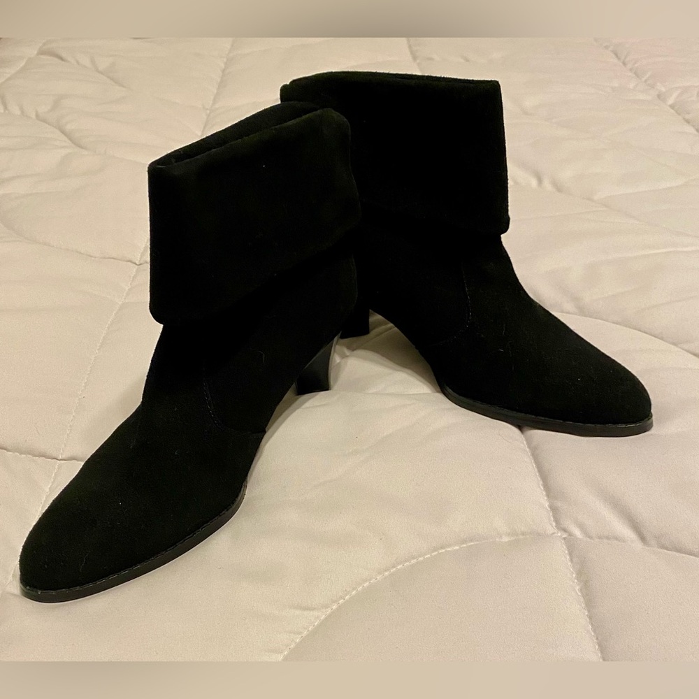 White Mountain Cheshire black suede, size 9 ankle boots with cuff.